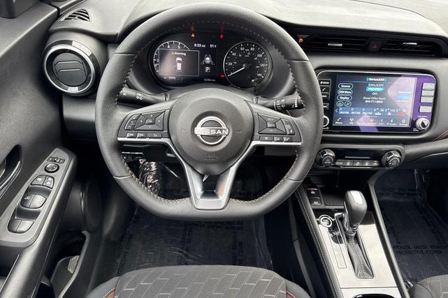 Photo of 2024 Boulder Gray Pearl Nissan Kicks