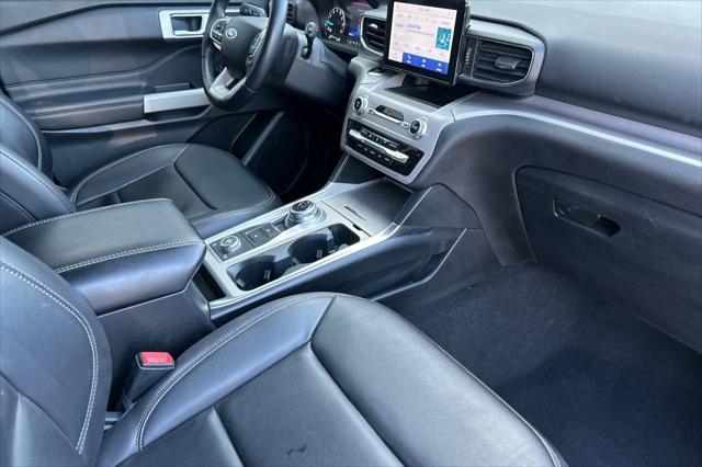 Photo of 2023 Black Metallic Ford Explorer