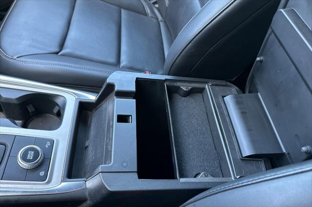 Photo of 2023 Black Metallic Ford Explorer