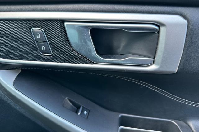 Photo of 2023 Black Metallic Ford Explorer
