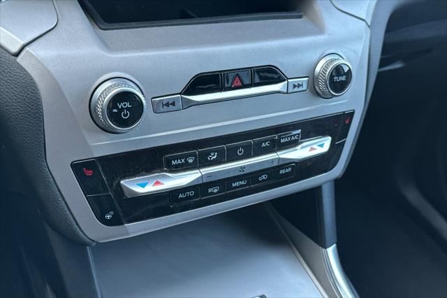 Photo of 2023 Black Metallic Ford Explorer