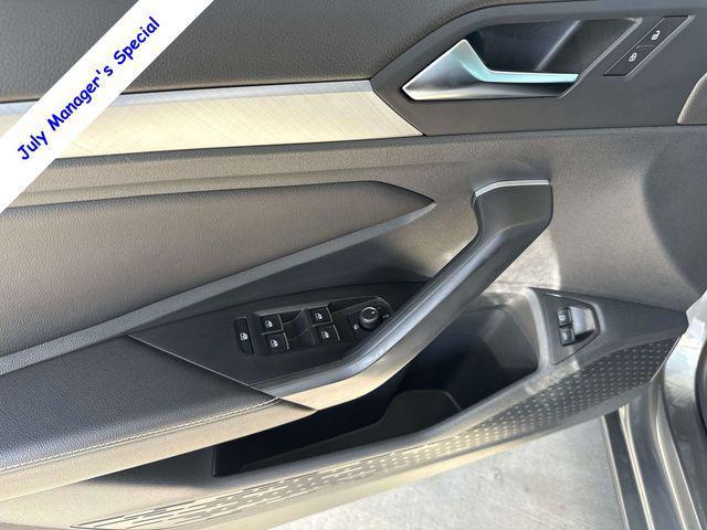 Photo of 2023 Gray Volkswagen Jetta