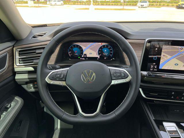 Photo of 2025 Pure Gray Volkswagen Atlas