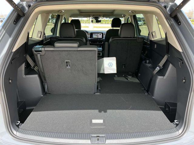 Photo of 2025 Pure Gray Volkswagen Atlas
