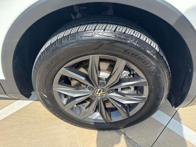 Photo of 2024 White Volkswagen Tiguan