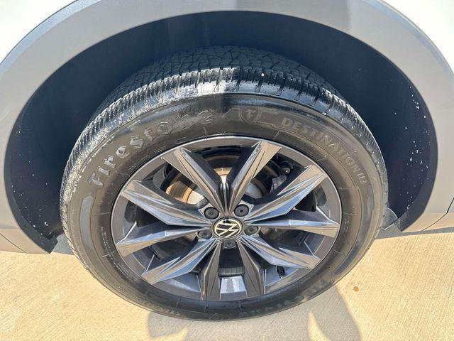 Photo of 2024 White Volkswagen Tiguan