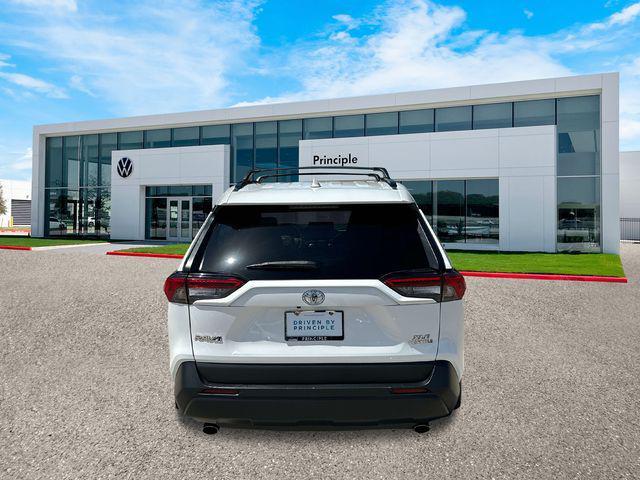 Photo of 2020 White Toyota RAV4