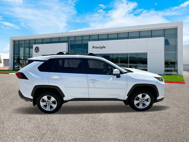 Photo of 2020 White Toyota RAV4