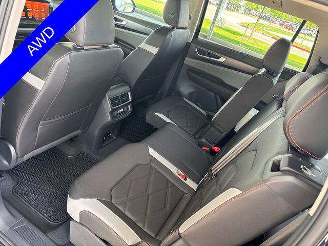 Photo of 2025 Deep Black Pearl Volkswagen Atlas