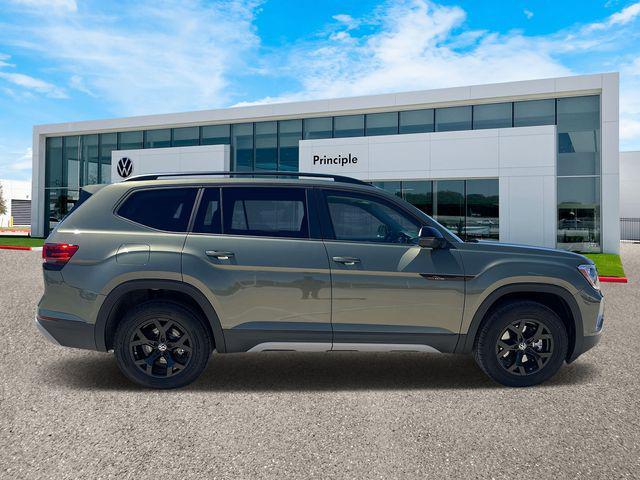 Photo of 2025 Avocado Green Pearl Volkswagen Atlas