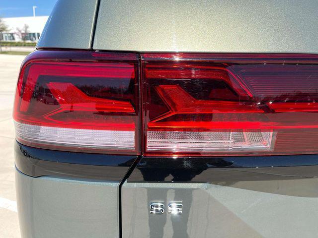 Photo of 2025 Avocado Green Pearl Volkswagen Atlas