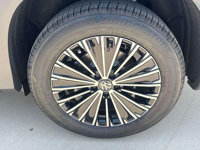 Photo of 2025 Pyrite Silver Metallic Volkswagen Tiguan