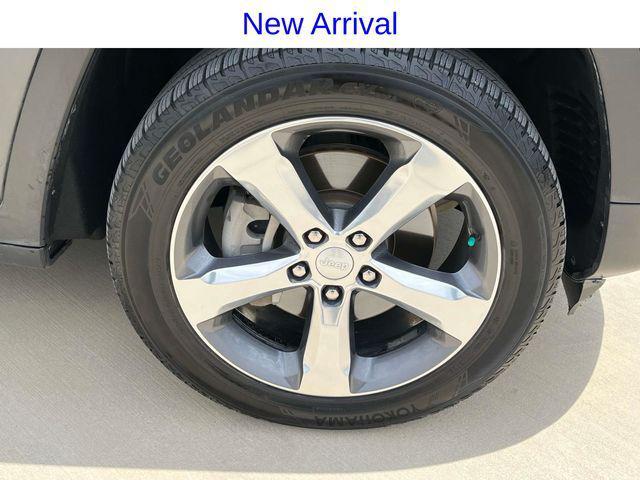 Photo of 2021 Baltic Gray Metallic Clearcoat Jeep Grand Cherokee L