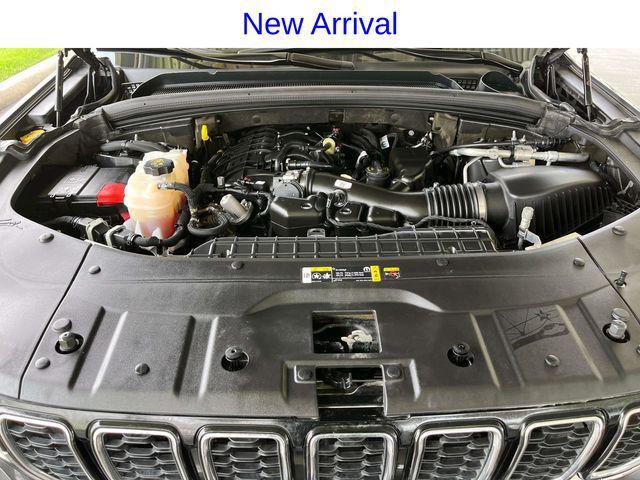 Photo of 2021 Baltic Gray Metallic Clearcoat Jeep Grand Cherokee L