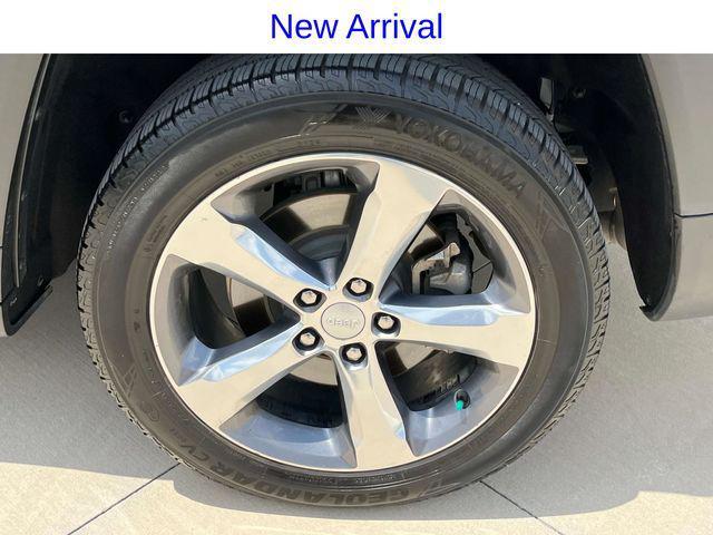 Photo of 2021 Baltic Gray Metallic Clearcoat Jeep Grand Cherokee L