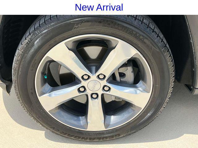 Photo of 2021 Baltic Gray Metallic Clearcoat Jeep Grand Cherokee L