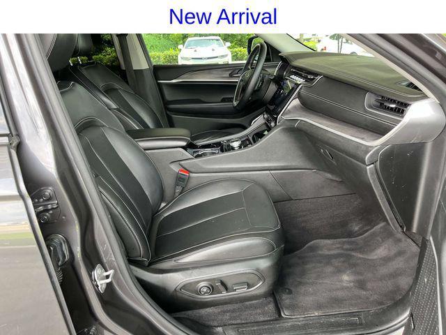 Photo of 2021 Baltic Gray Metallic Clearcoat Jeep Grand Cherokee L