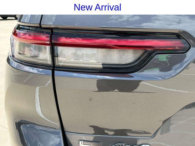 Photo of 2021 Baltic Gray Metallic Clearcoat Jeep Grand Cherokee L