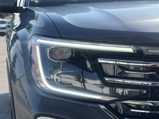 Photo of 2025 Platinum Gray Metallic Volkswagen Atlas
