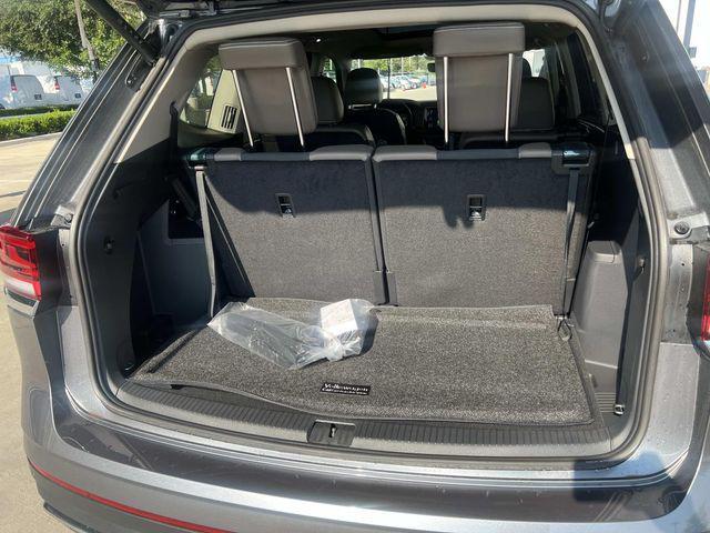 Photo of 2025 Platinum Gray Metallic Volkswagen Atlas