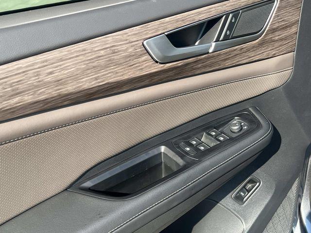 Photo of 2025 Platinum Gray Metallic Volkswagen Atlas