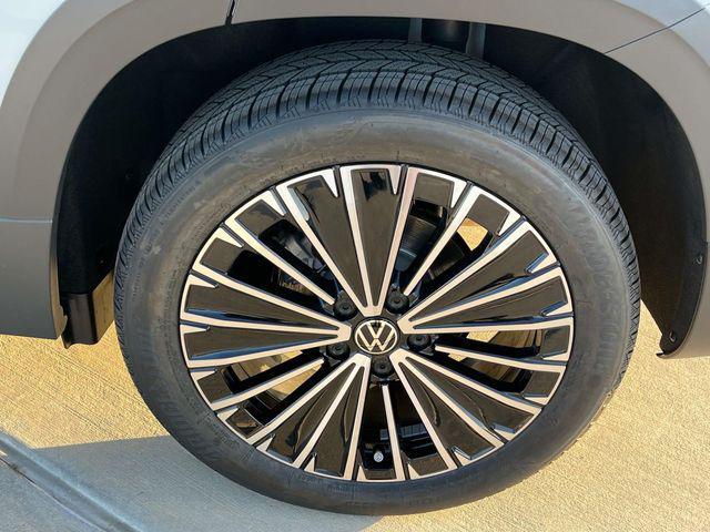 Photo of 2025 Pure White Volkswagen Taos
