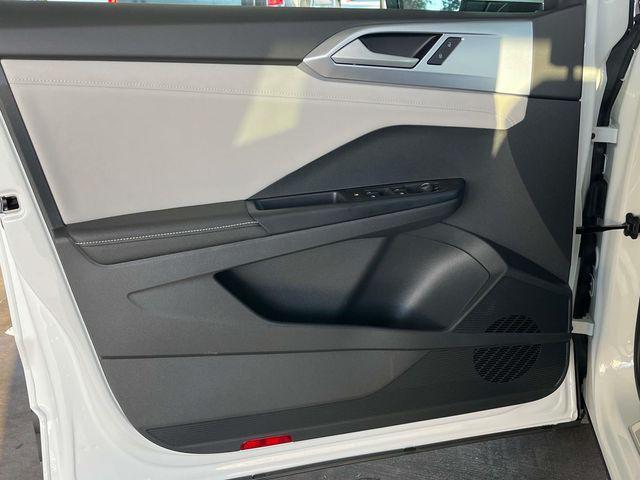 Photo of 2025 Pure White Volkswagen Taos