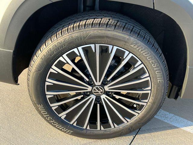Photo of 2025 Pure White Volkswagen Taos
