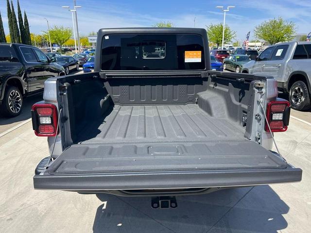 Photo of 2020 Billet Silver Metallic Clearcoat Jeep Gladiator