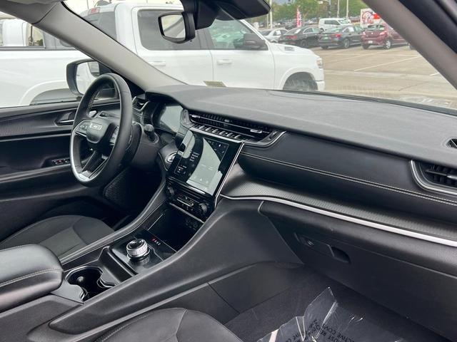 Photo of 2023 Metallic Jeep Grand Cherokee L