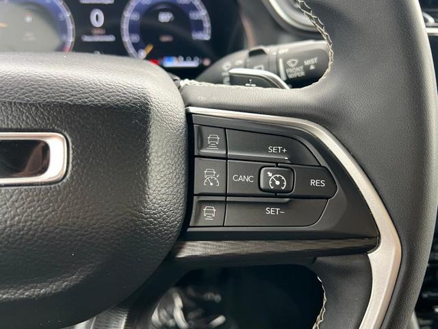 Photo of 2023 Metallic Jeep Grand Cherokee L