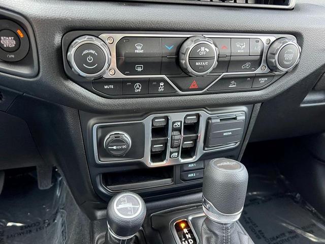 Photo of 2025 Granite Crystal Clearcoat Metallic Jeep Gladiator