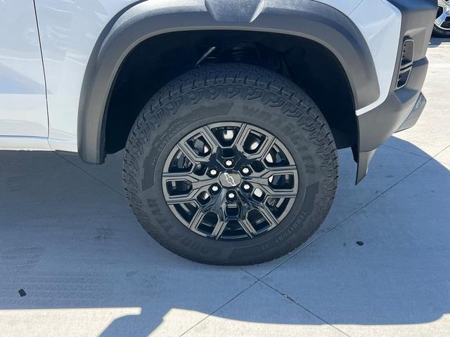 Photo of 2024 Summit White Chevrolet Colorado
