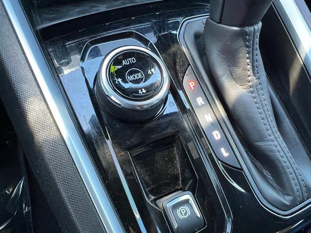 Photo of 2024 Summit White Chevrolet Colorado