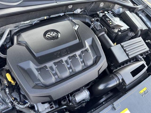 Photo of 2022 Platinum Gray Metallic Volkswagen Passat