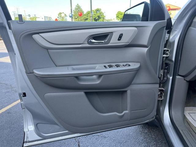 Photo of 2017 Silver Ice Metallic Chevrolet Traverse