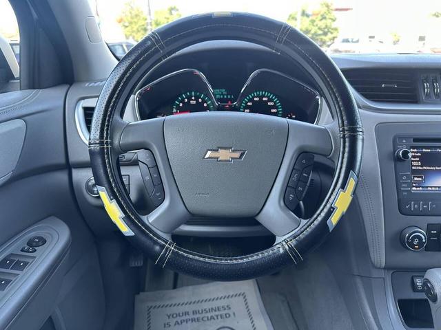 Photo of 2017 Silver Ice Metallic Chevrolet Traverse