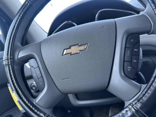 Photo of 2017 Silver Ice Metallic Chevrolet Traverse