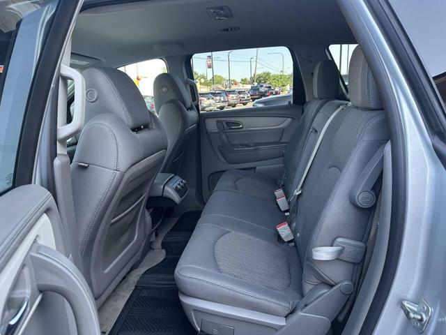 Photo of 2017 Silver Ice Metallic Chevrolet Traverse