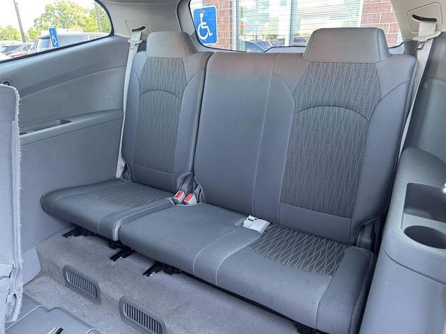 Photo of 2017 Silver Ice Metallic Chevrolet Traverse