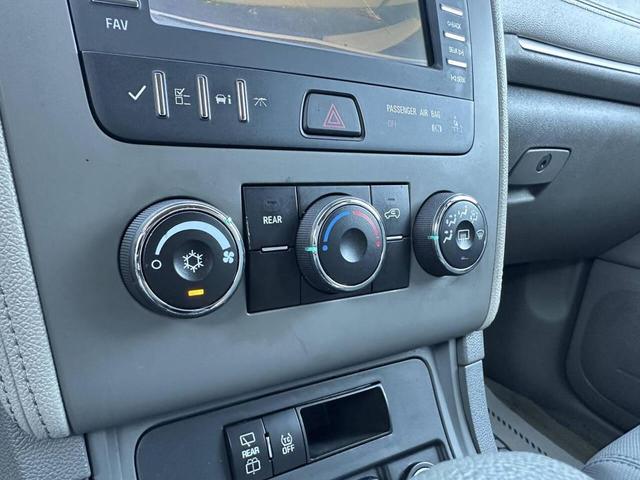 Photo of 2017 Silver Ice Metallic Chevrolet Traverse