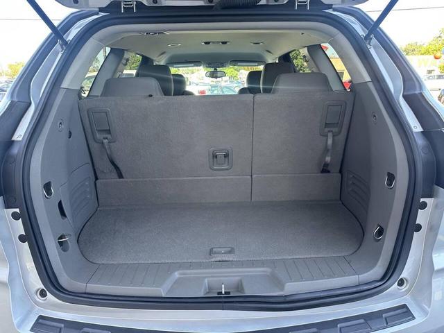 Photo of 2017 Silver Ice Metallic Chevrolet Traverse