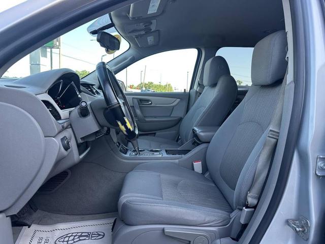 Photo of 2017 Silver Ice Metallic Chevrolet Traverse