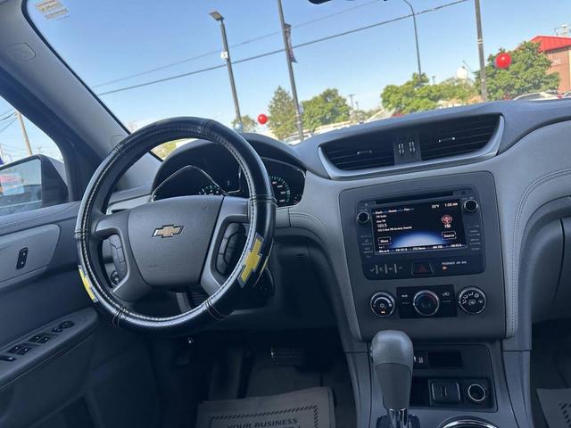 Photo of 2017 Silver Ice Metallic Chevrolet Traverse