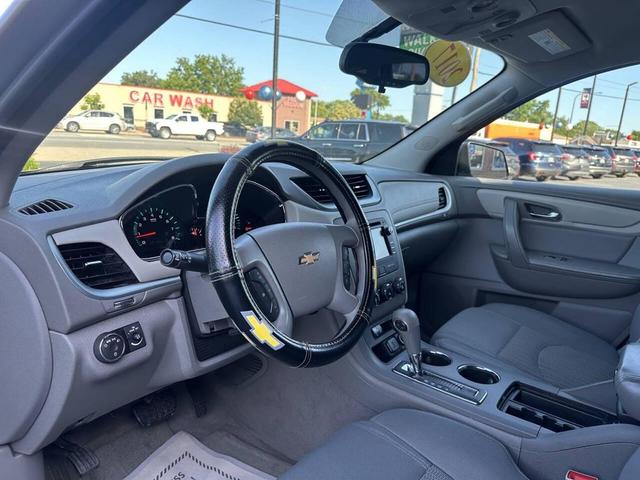 Photo of 2017 Silver Ice Metallic Chevrolet Traverse