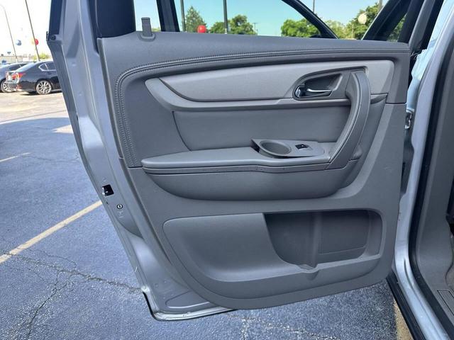 Photo of 2017 Silver Ice Metallic Chevrolet Traverse