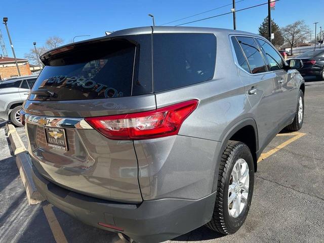 Photo of 2018 Gray Chevrolet Traverse