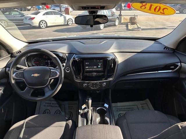 Photo of 2018 Gray Chevrolet Traverse
