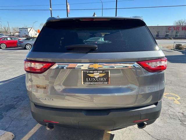 Photo of 2018 Gray Chevrolet Traverse
