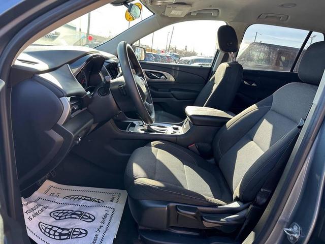 Photo of 2018 Gray Chevrolet Traverse